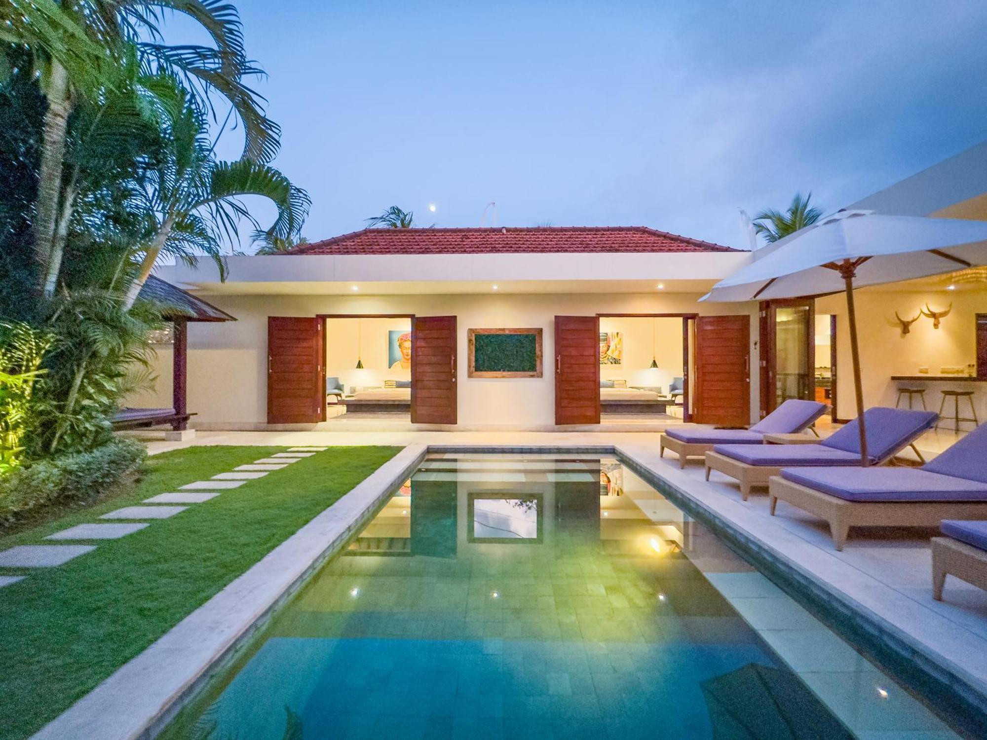 Villa Bugis Kayu Aya Seminyak Экстерьер фото